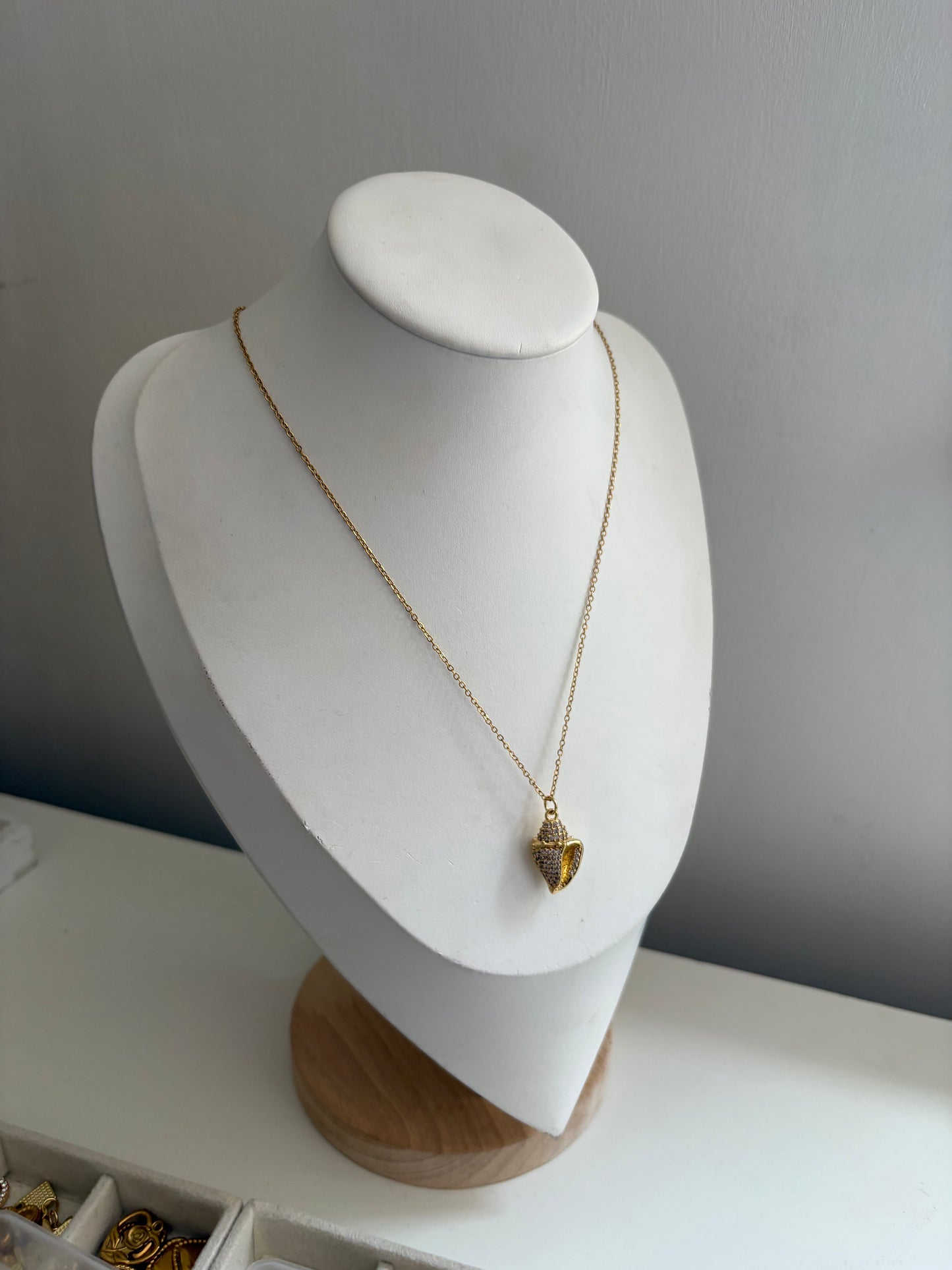 Conch Pendant Shell Necklace