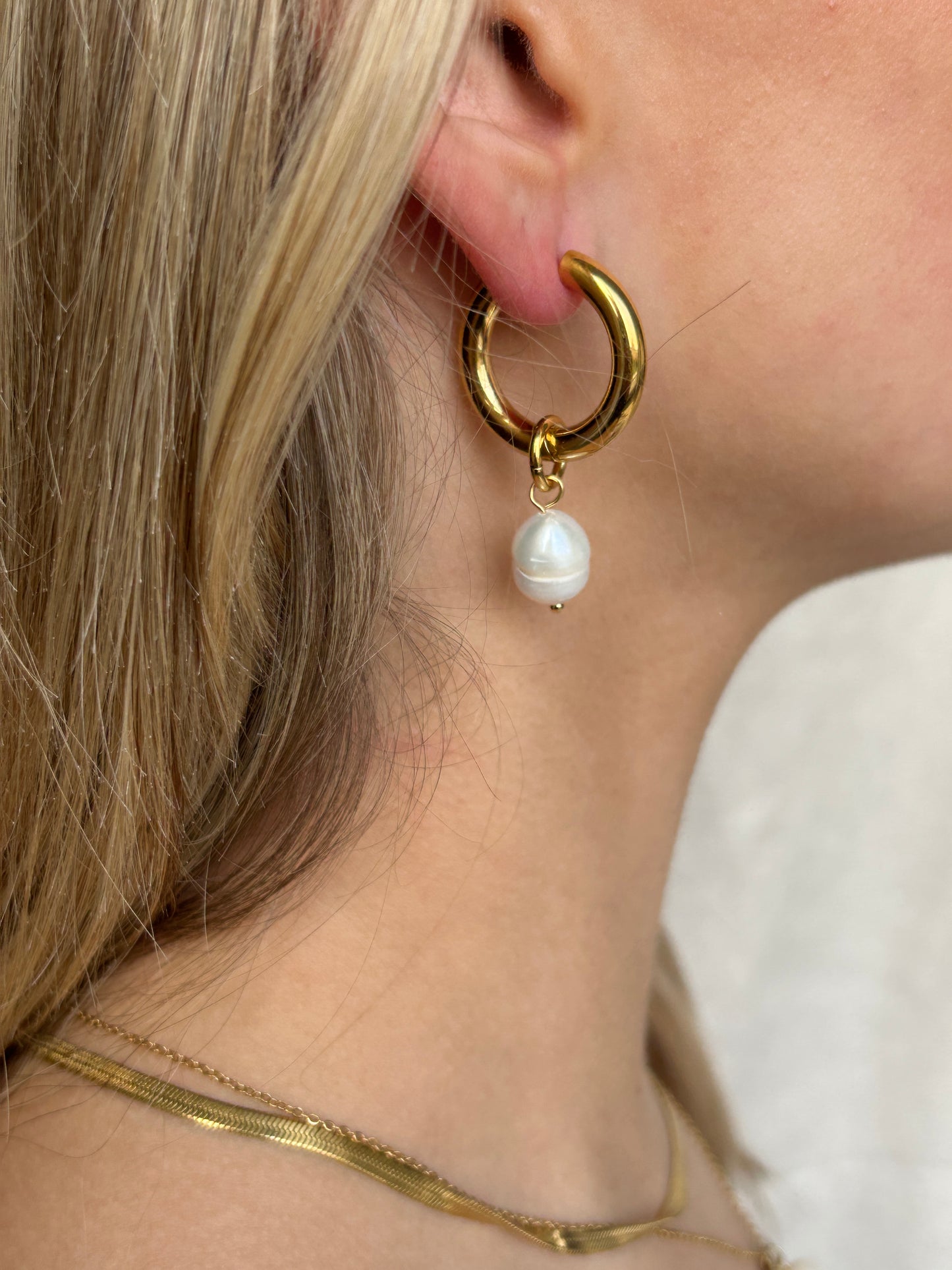 Single Pearl Drop | Earrings