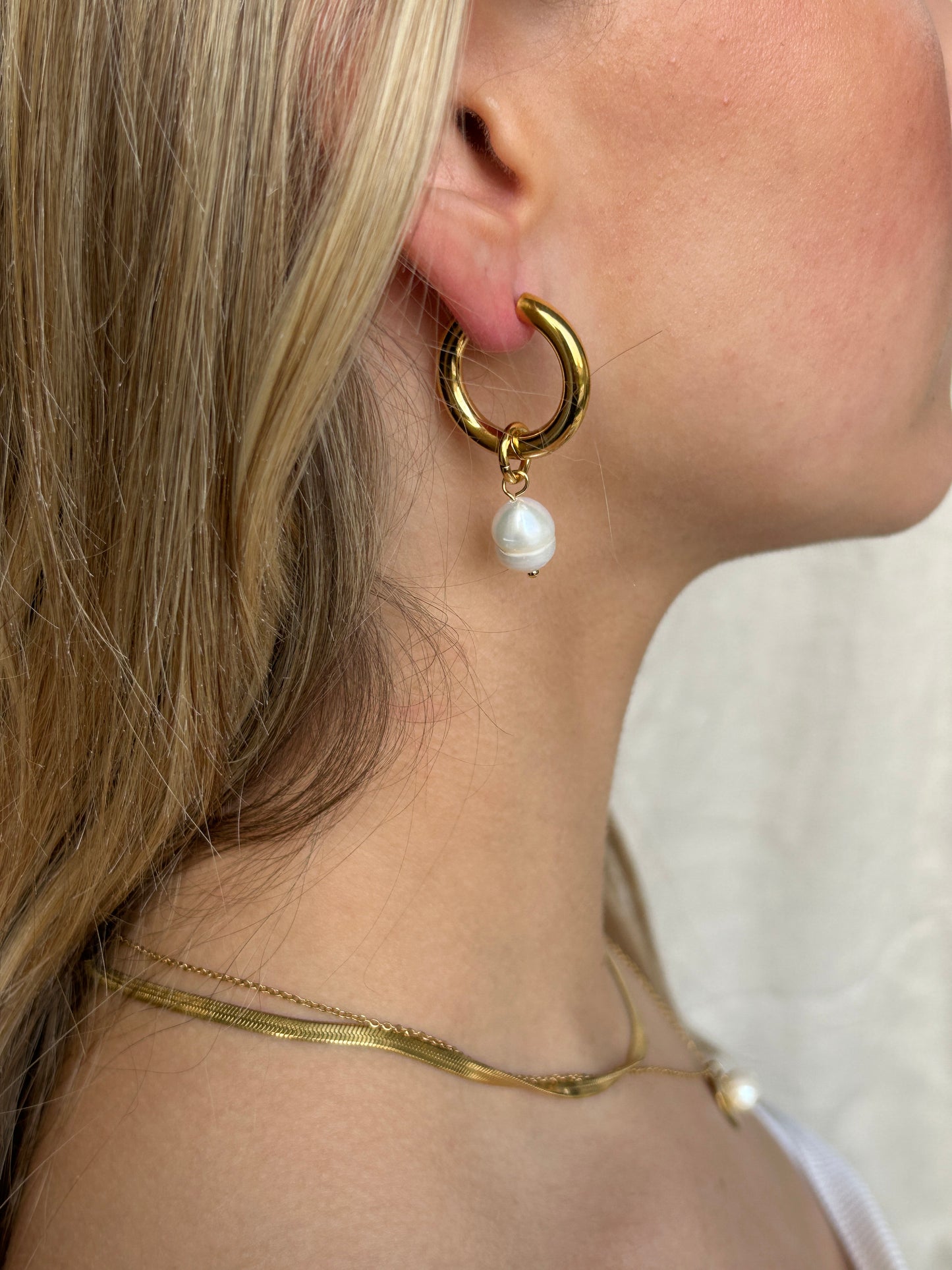 Single Pearl Drop | Earrings