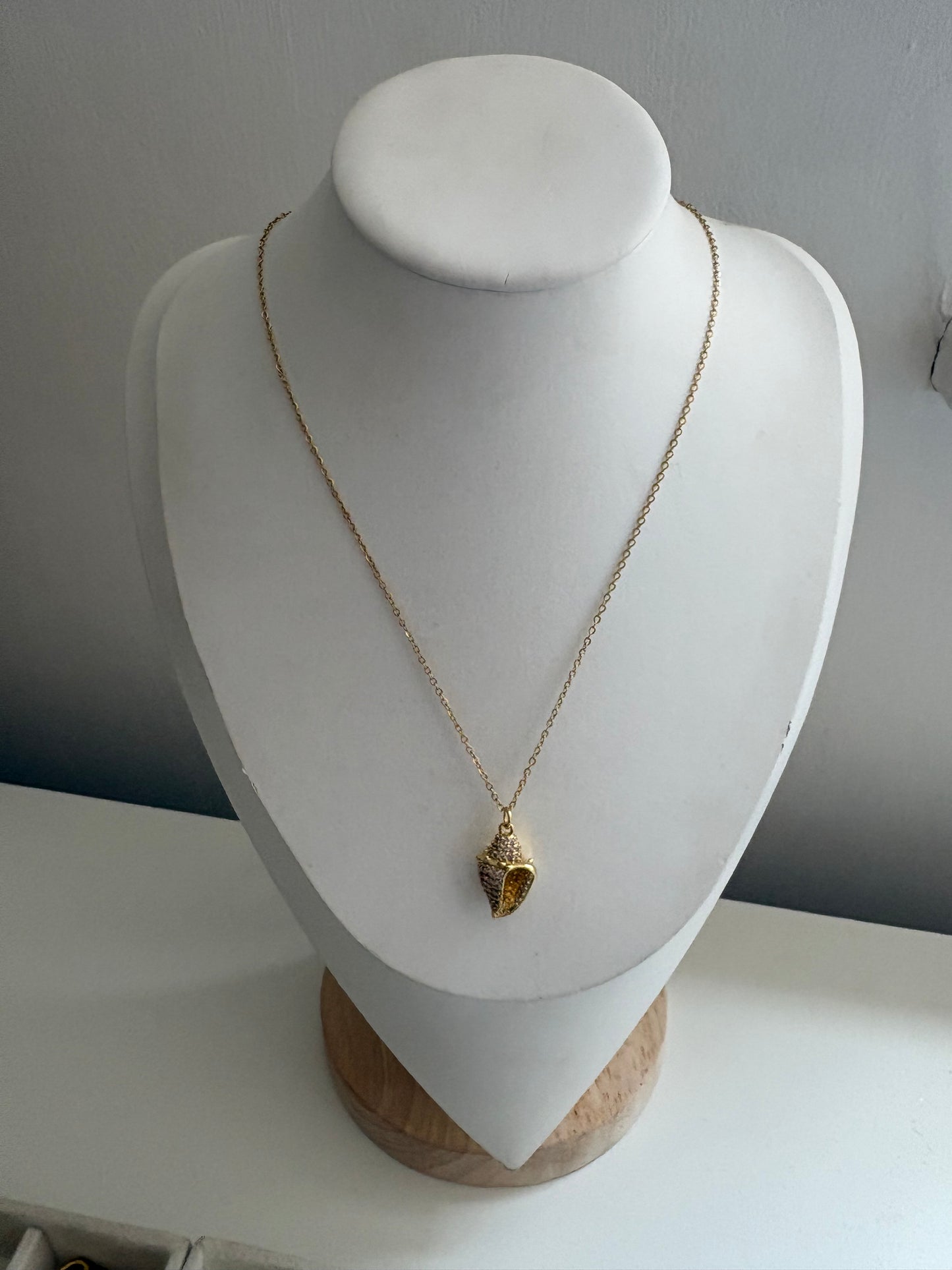 Conch Pendant Shell Necklace