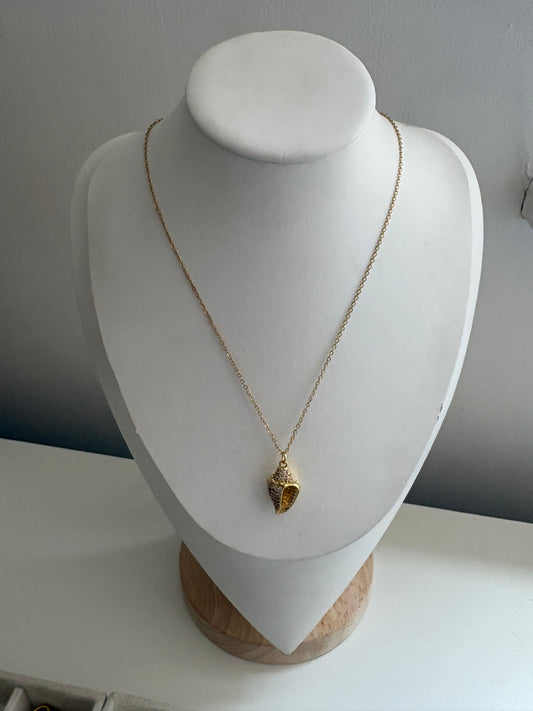 Conch Pendant Shell Necklace