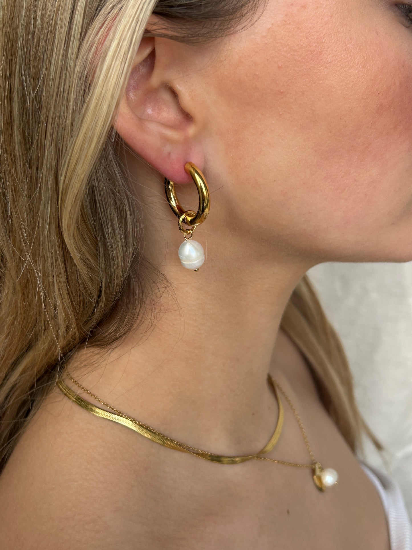 Single Pearl Drop | Earrings