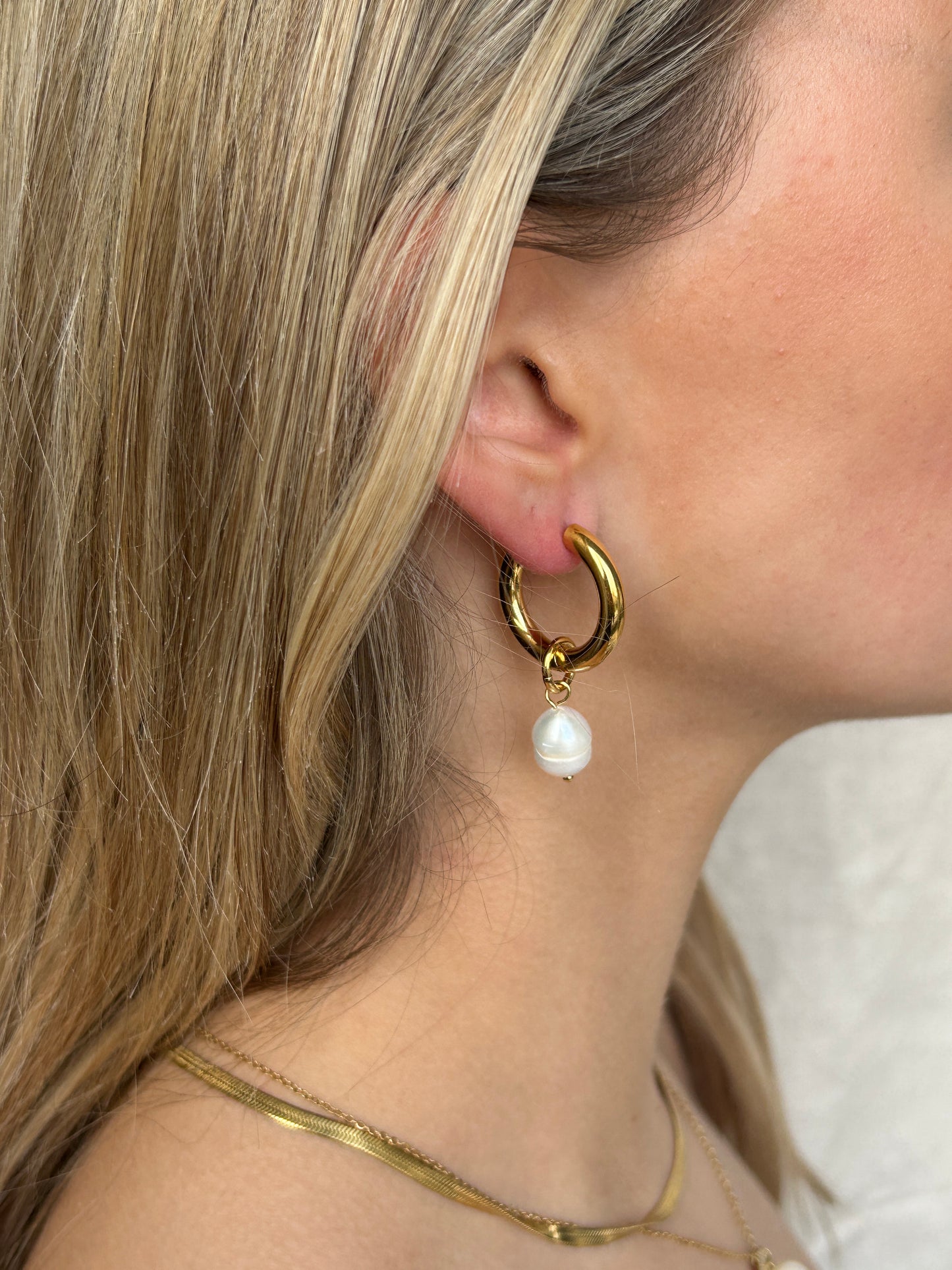 Single Pearl Drop | Earrings