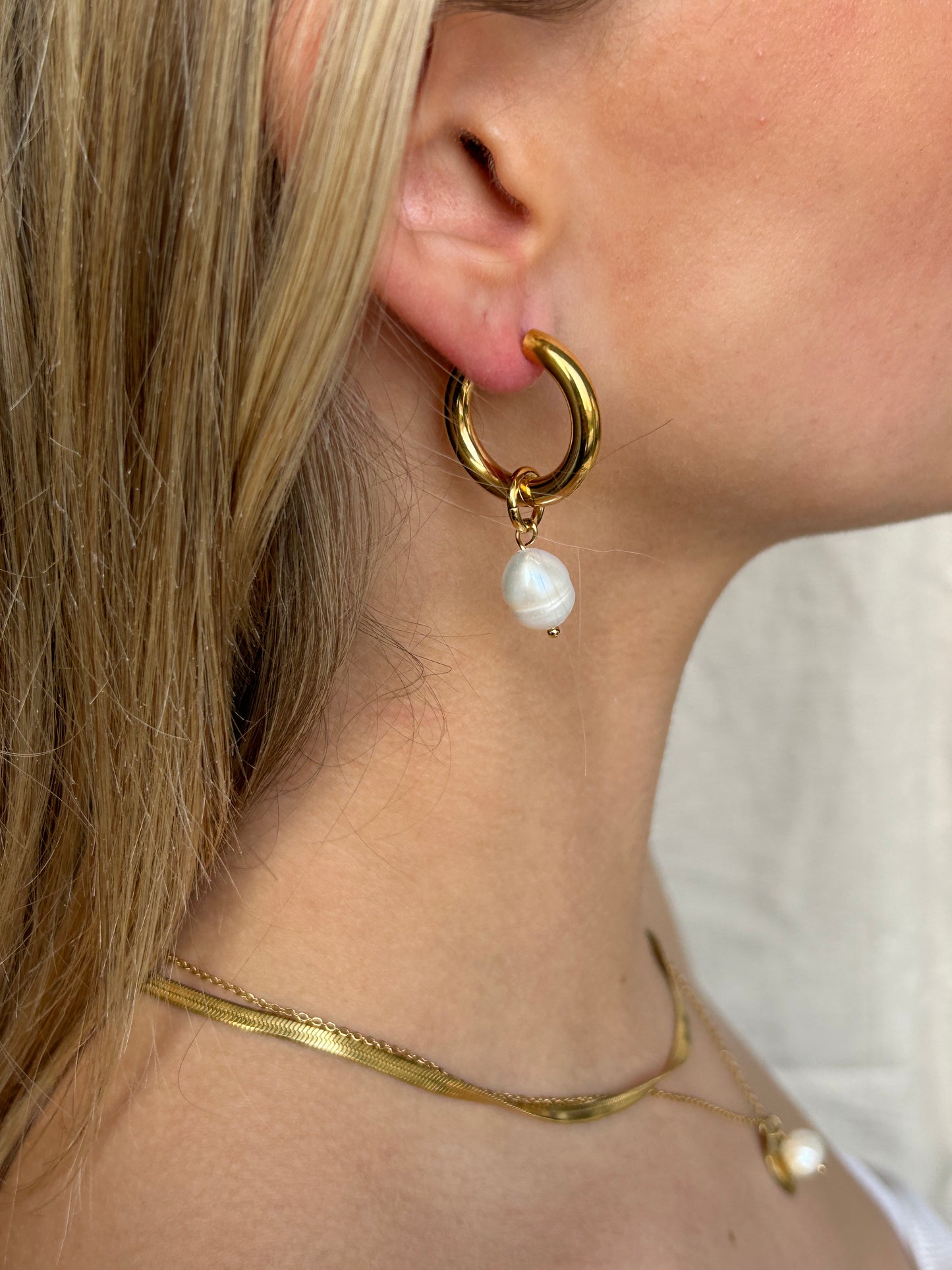 Single Pearl Drop | Earrings