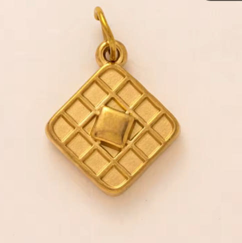 Waffle charm gold