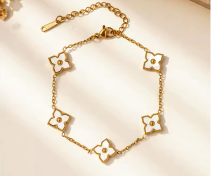 Pearl white clover bracelet